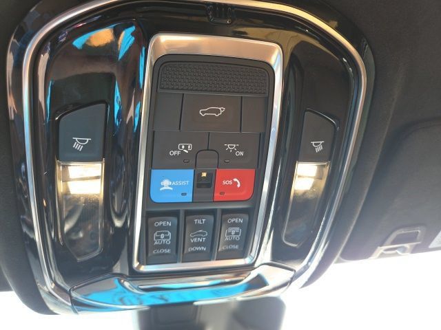 Used 2025 Jeep Grand Cherokee Summit AWD/4WD image 10