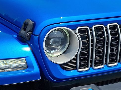 Used 2024 Jeep Wrangler Unlimited Sahara w/ Technology Group AWD/4WD image 10