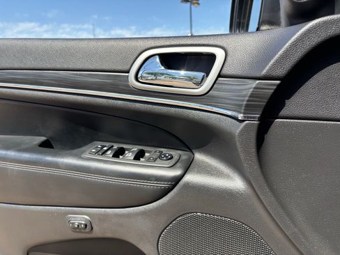 Used 2021 Jeep Grand Cherokee Limited AWD/4WD image 20