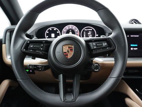 Certified 2025 Porsche Cayenne AWD/4WD image 20