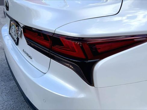 Used 2022 Lexus LS 500 w/ Luxury Package RWD image 32