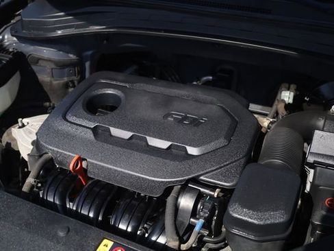 Used 2019 Hyundai Santa Fe Limited image 9