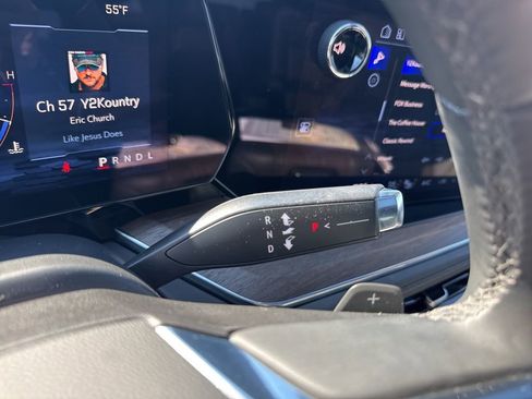 Used 2025 Chevrolet Tahoe High Country image 15