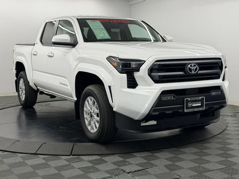 Used 2026 Toyota Tacoma SR5 RWD image 8
