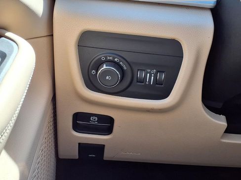Used 2023 Jeep Grand Cherokee L Limited AWD/4WD image 17