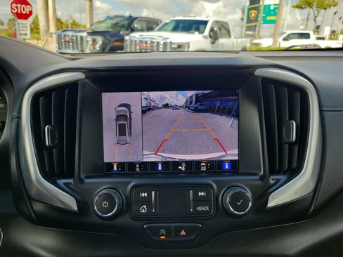 Used 2023 GMC Terrain SLT w/ Infotainment Package II FWD image 11