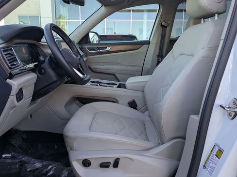 Certified 2025 Volkswagen Atlas SE image 14