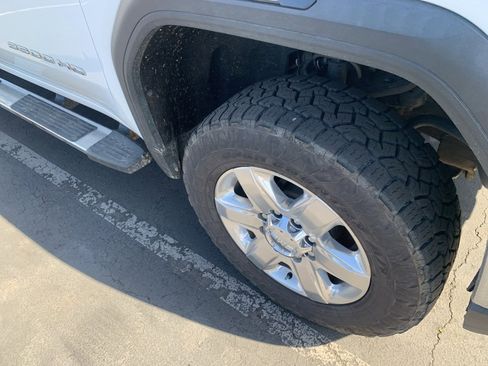 Used 2021 GMC Sierra 2500 SLE w/ SLE Value Package; image 5