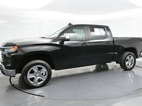Used 2022 Chevrolet Silverado 1500 LT AWD/4WD image 3