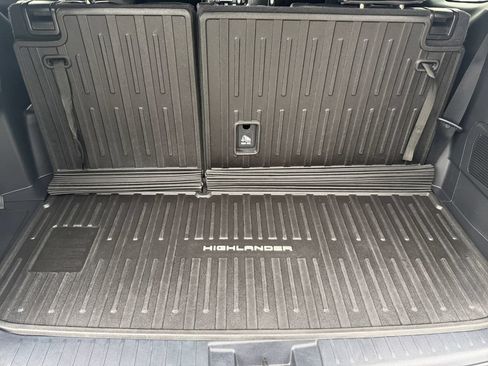 Used 2023 Toyota Highlander XLE AWD/4WD image 22
