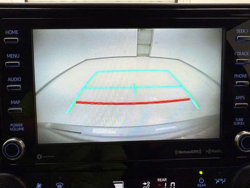 Used 2022 Toyota Highlander LE FWD image 21