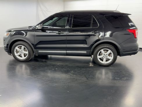 Used 2019 Ford Explorer XLT w/ Equipment Group 202A image 2