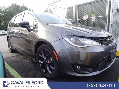 Used 2019 Chrysler Pacifica Touring-L Plus w/ Advanced Safetytec Group FWD image 1
