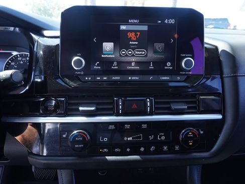 Used 2025 Nissan Pathfinder SV FWD image 20