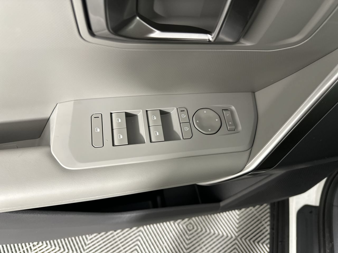 New 2027 Kia Seltos S FWD image 3