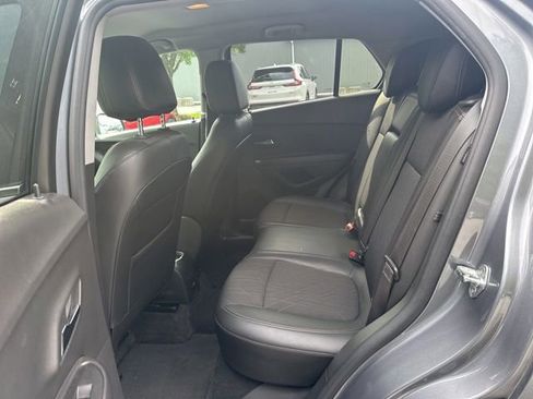 Used 2019 Chevrolet Trax LT w/ LT Convenience Package FWD image 9
