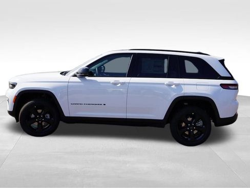 New 2025 Jeep Grand Cherokee Limited w/ Black Appearance Package image 6
