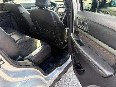 Certified 2019 Ford Explorer XLT w/ Equipment Group 202A image 28