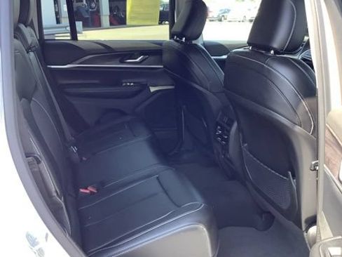 Certified 2023 Jeep Grand Cherokee Limited w/ Black Appearance Package AWD/4WD image 23