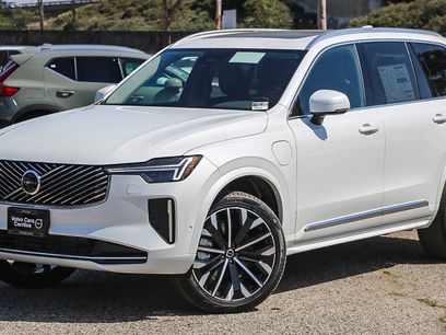 New 2025 Volvo XC90 T8 Plus w/ Protection Package Premier
