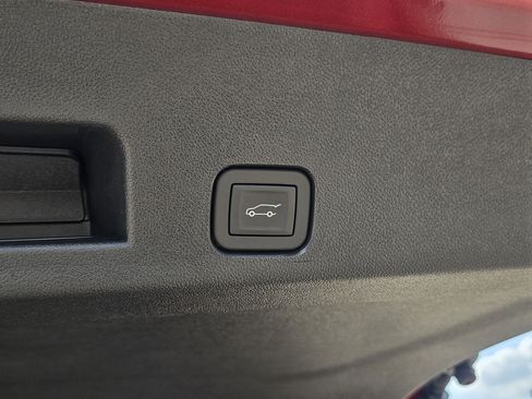New 2026 Chevrolet Traverse LT w/ Sun and Wheel Package FWD image 7