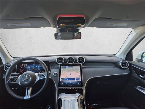 Used 2025 Mercedes-Benz GLC 350e 4MATIC image 18