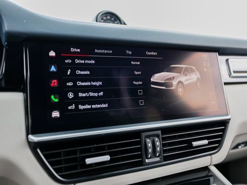 Certified 2022 Porsche Cayenne Turbo image 18