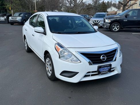 Used 2019 Nissan Versa SV image 2
