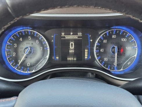 Used 2018 Chrysler Pacifica Touring-L FWD image 14