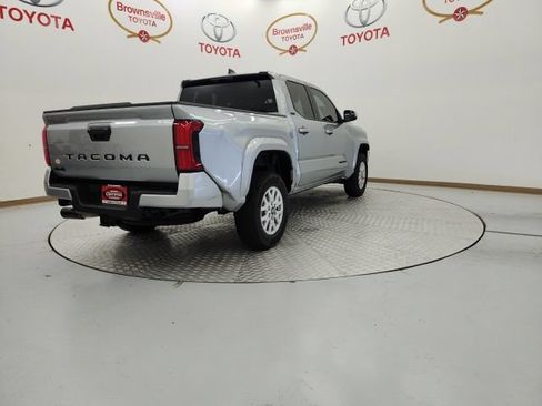 Used 2026 Toyota Tacoma SR5 AWD/4WD image 8