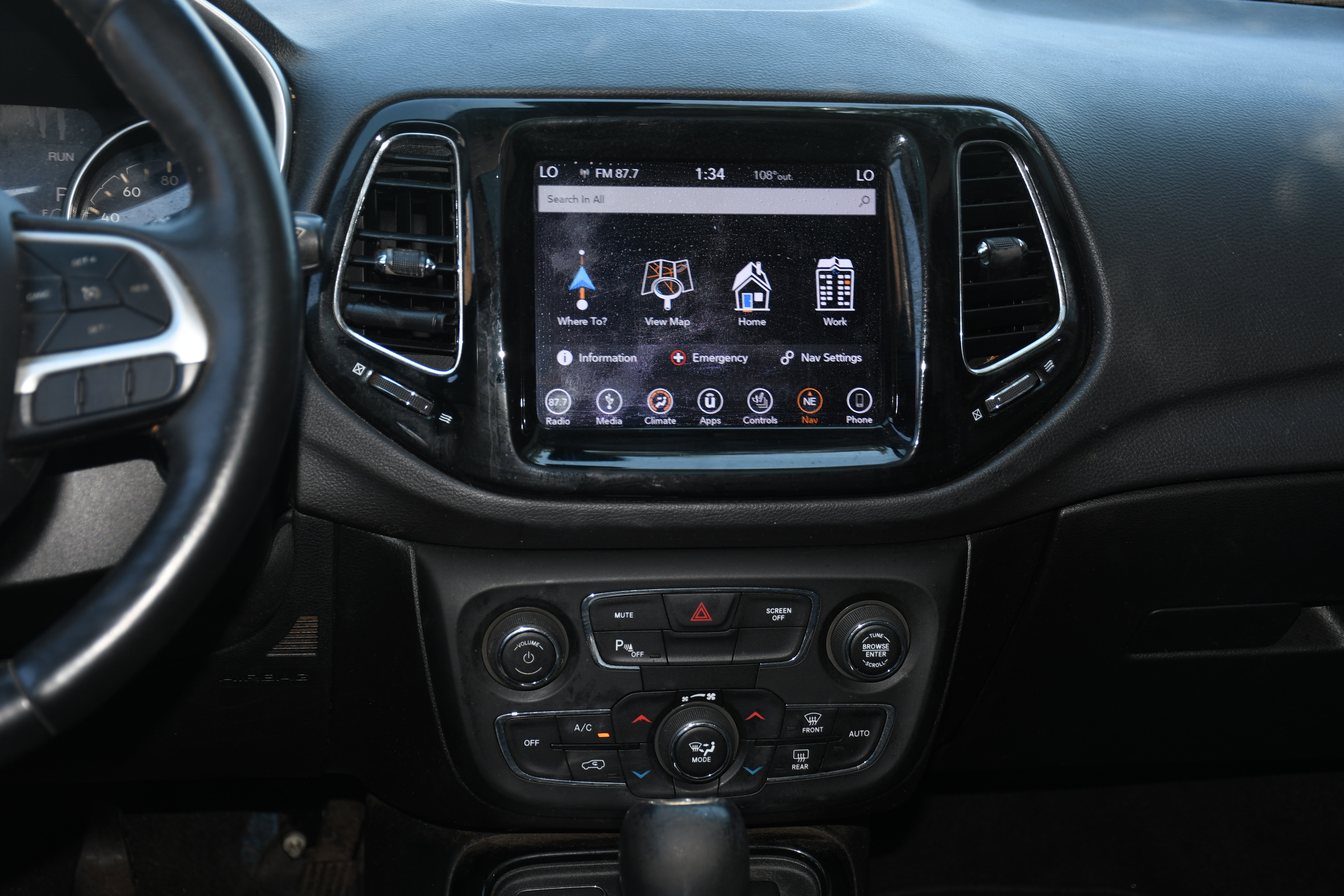 Used 2018 Jeep Compass Limited w/ Navigation Group FWD image 18