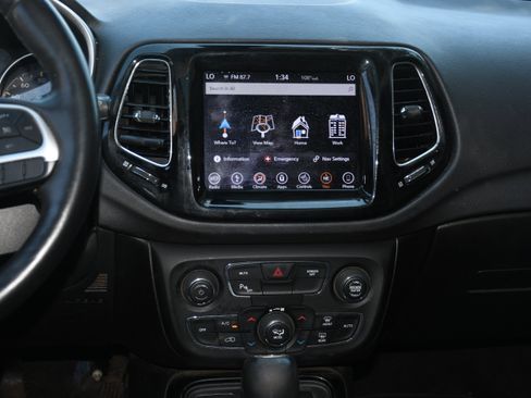 Used 2018 Jeep Compass Limited w/ Navigation Group FWD image 18