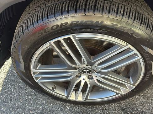 Used 2025 Mercedes-Benz GLS 450 4MATIC image 33