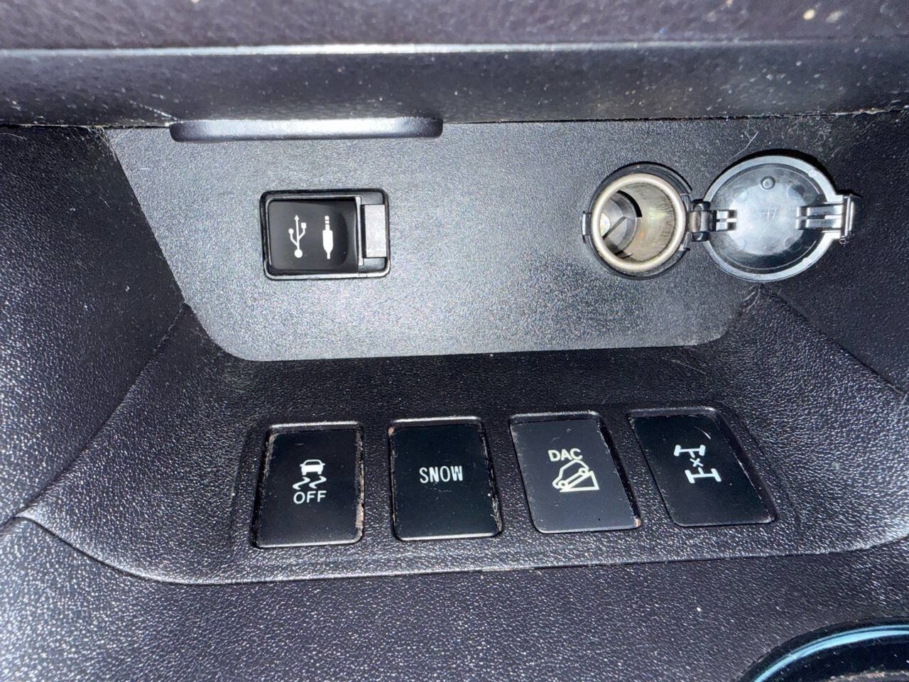 Used 2014 Toyota Highlander XLE AWD/4WD image 18