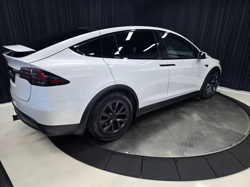 Used 2022 Tesla Model X image 11