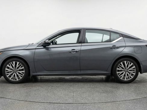 Used 2025 Nissan Altima 2.5 SV FWD image 5