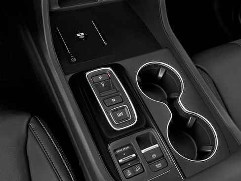 Used 2025 Honda Pilot Touring image 6