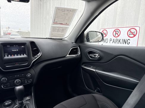 Used 2019 Jeep Cherokee Latitude w/ Popular Appearance Group image 27