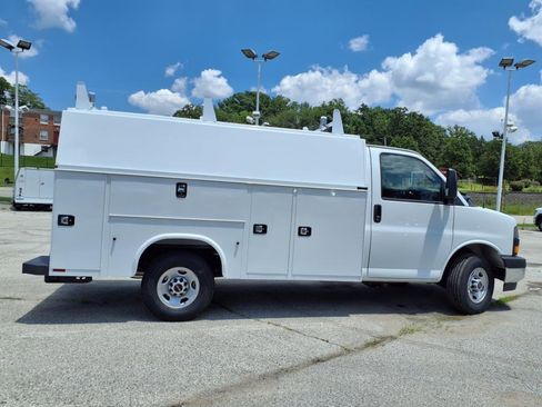 New 2025 GMC Savana 3500 w/ Power Convenience Package image 22