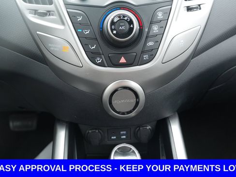 Used 2017 Hyundai Veloster image 19