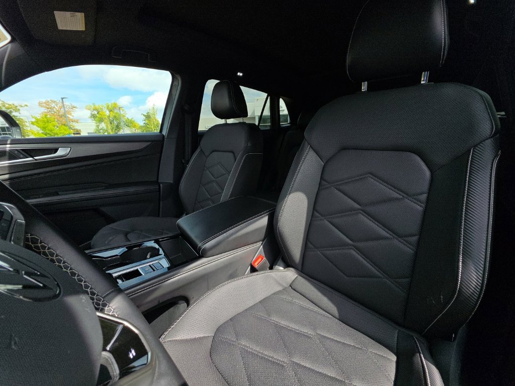 Certified 2024 Volkswagen Atlas Cross Sport SE AWD/4WD image 12