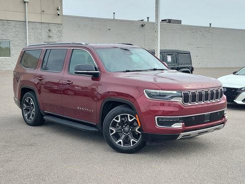 Used 2024 Jeep Wagoneer Series III AWD/4WD image 31