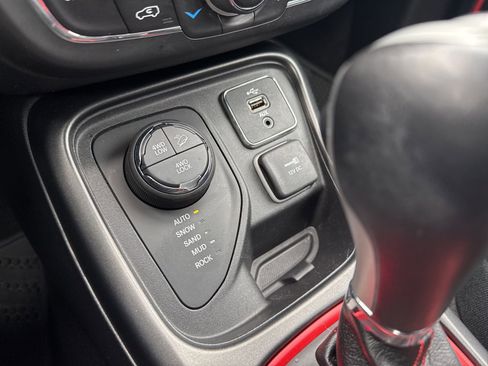 Used 2017 Jeep Compass Trailhawk image 23