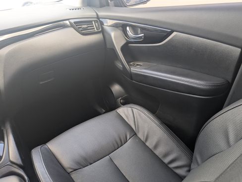 Used 2021 Nissan Rogue Sport SL image 18