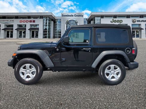 Used 2022 Jeep Wrangler Sport AWD/4WD image 5