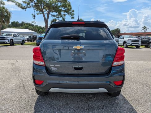 Used 2022 Chevrolet Trax LT w/ LT Convenience Package AWD/4WD image 5