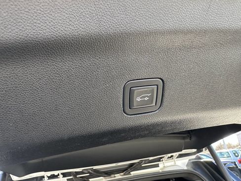 Used 2023 GMC Yukon XL Denali Ultimate image 26