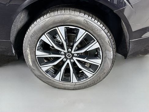 Used 2025 Volvo XC60 B5 Plus AWD/4WD image 37