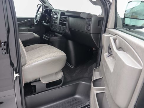 Used 2025 Chevrolet Express 3500 LT w/ LT Preferred Equipment Group RWD image 15