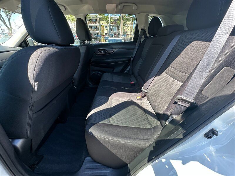 Used 2019 Nissan Rogue SV FWD image 18